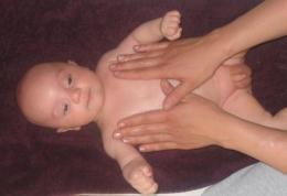Babymassage en inbakeren